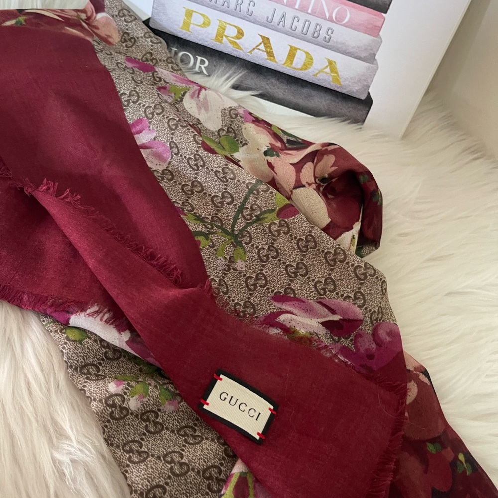 Gucci Monogram Floral Wool lightweight Wrap Shawl. - Picture 10 of 15